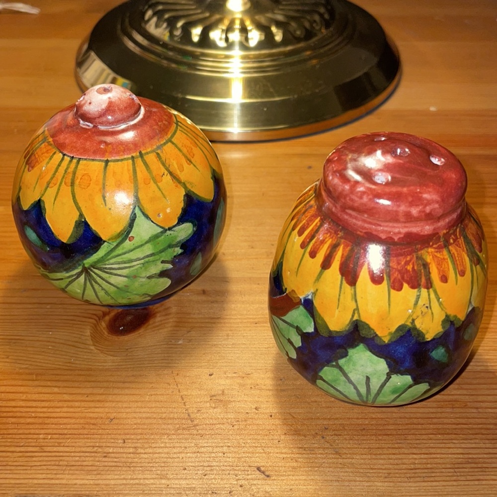 Vintage Fall Sunflower Salt and Pepper Shakers - Picture 2 of 5